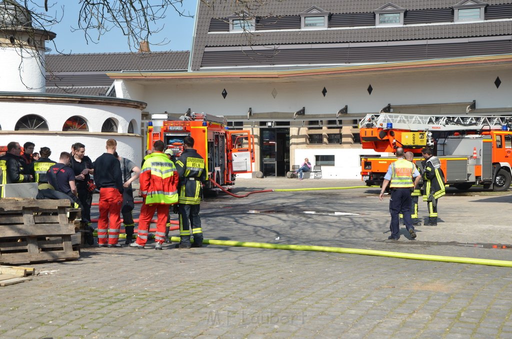 Feuer 3 Dachstuhlbrand Koeln Rath Heumar Gut Maarhausen Eilerstr P601.JPG